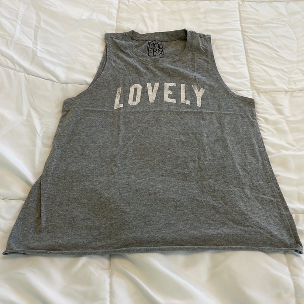🔥 Modern Lux Lovely graphic tank, size s. Make a bundle to save a ton! Sale!